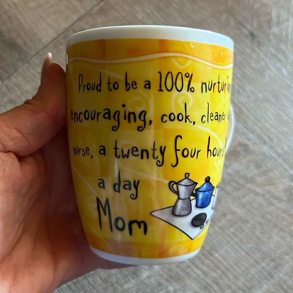History & Heraldry porcelain mom tea or coffee cup…🫖